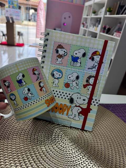 Kit de caneca e caderno personalizados